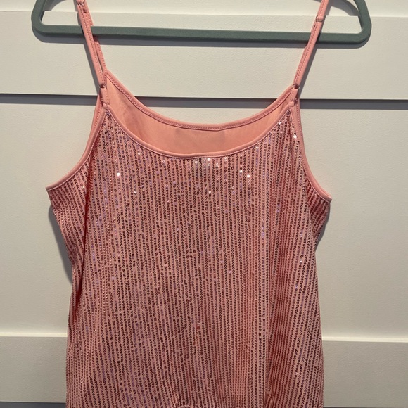 Pink sequined tank with adjustable spaghetti straps Perfect for Valentine’s Day - Picture 3 of 6